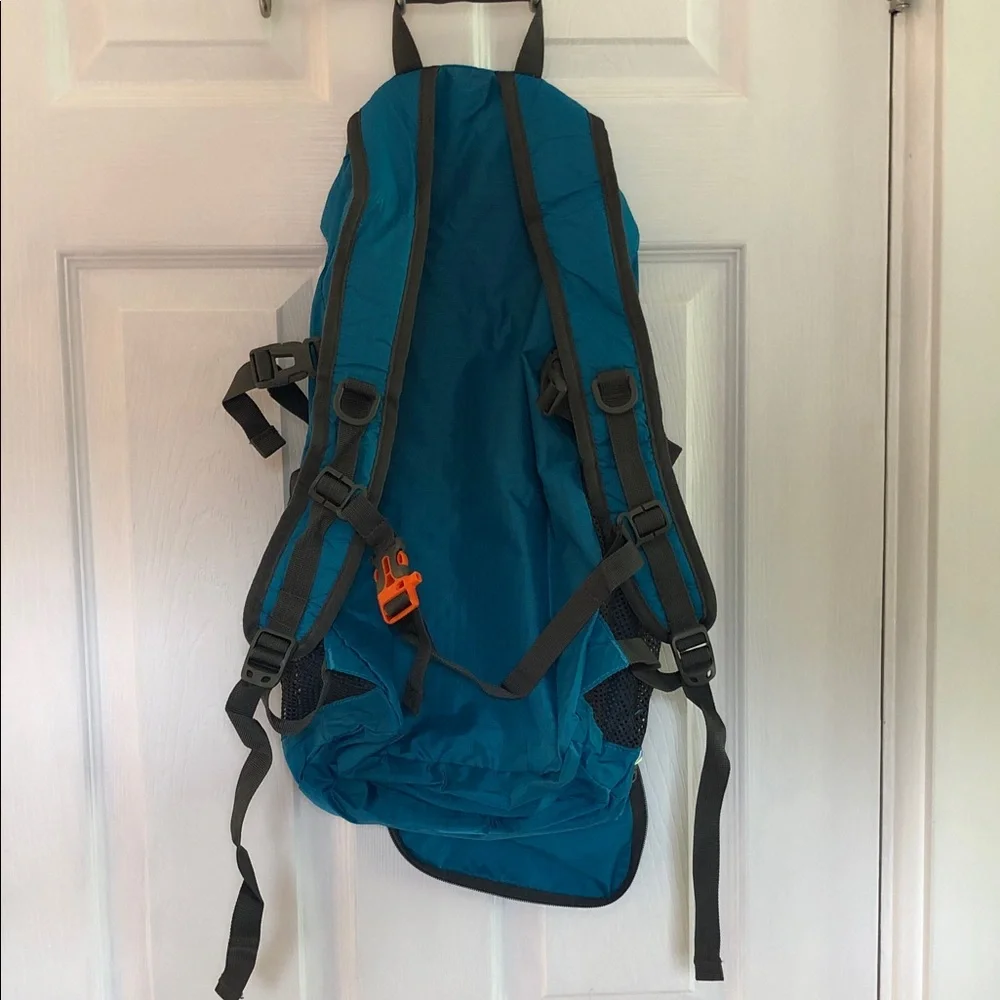 Venture Pal Field Operation 35L Ultra-light Packable Backpack, like new, blue